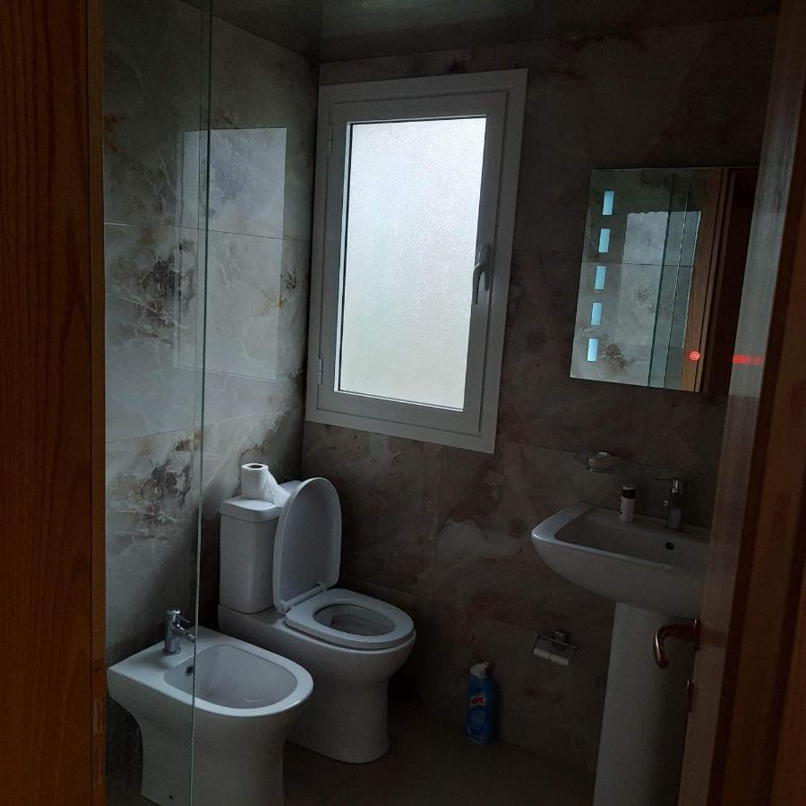 Irini'S Guesthouse 체파로 외부 사진