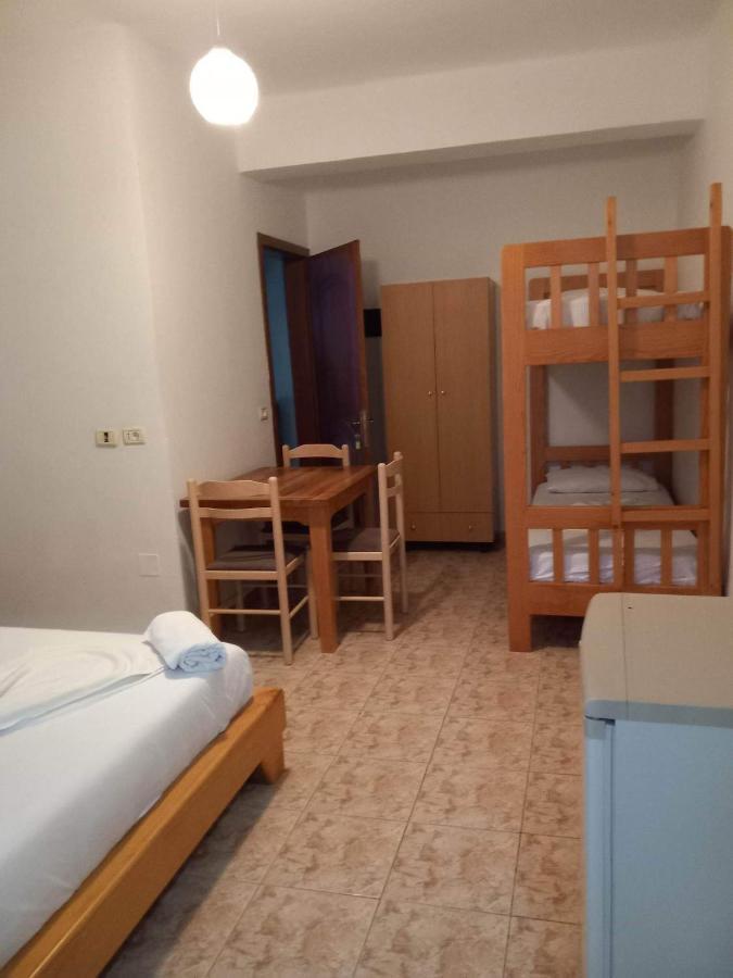 Irini'S Guesthouse 체파로 외부 사진