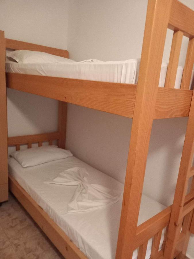 Irini'S Guesthouse 체파로 외부 사진