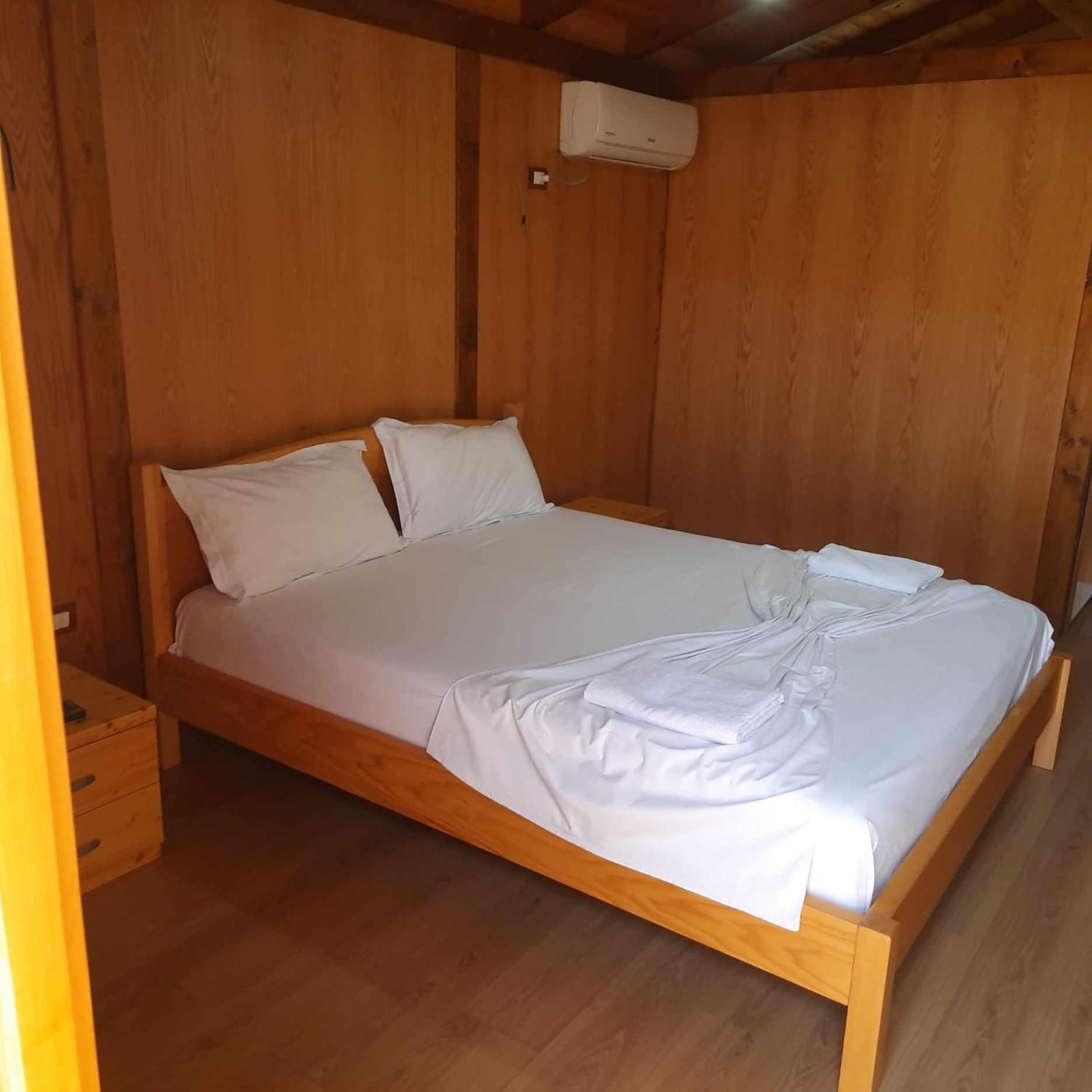 Irini'S Guesthouse 체파로 외부 사진