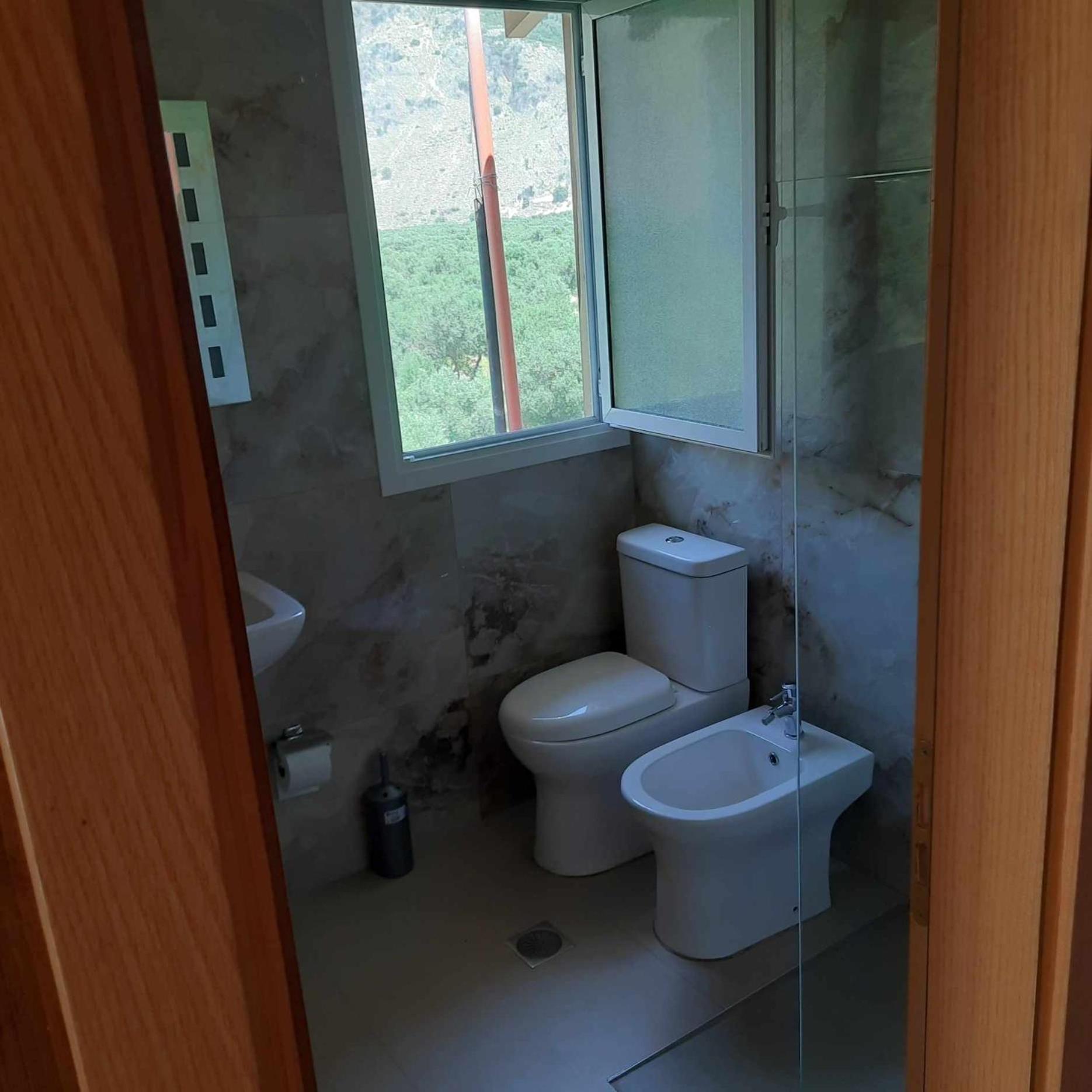 Irini'S Guesthouse 체파로 외부 사진