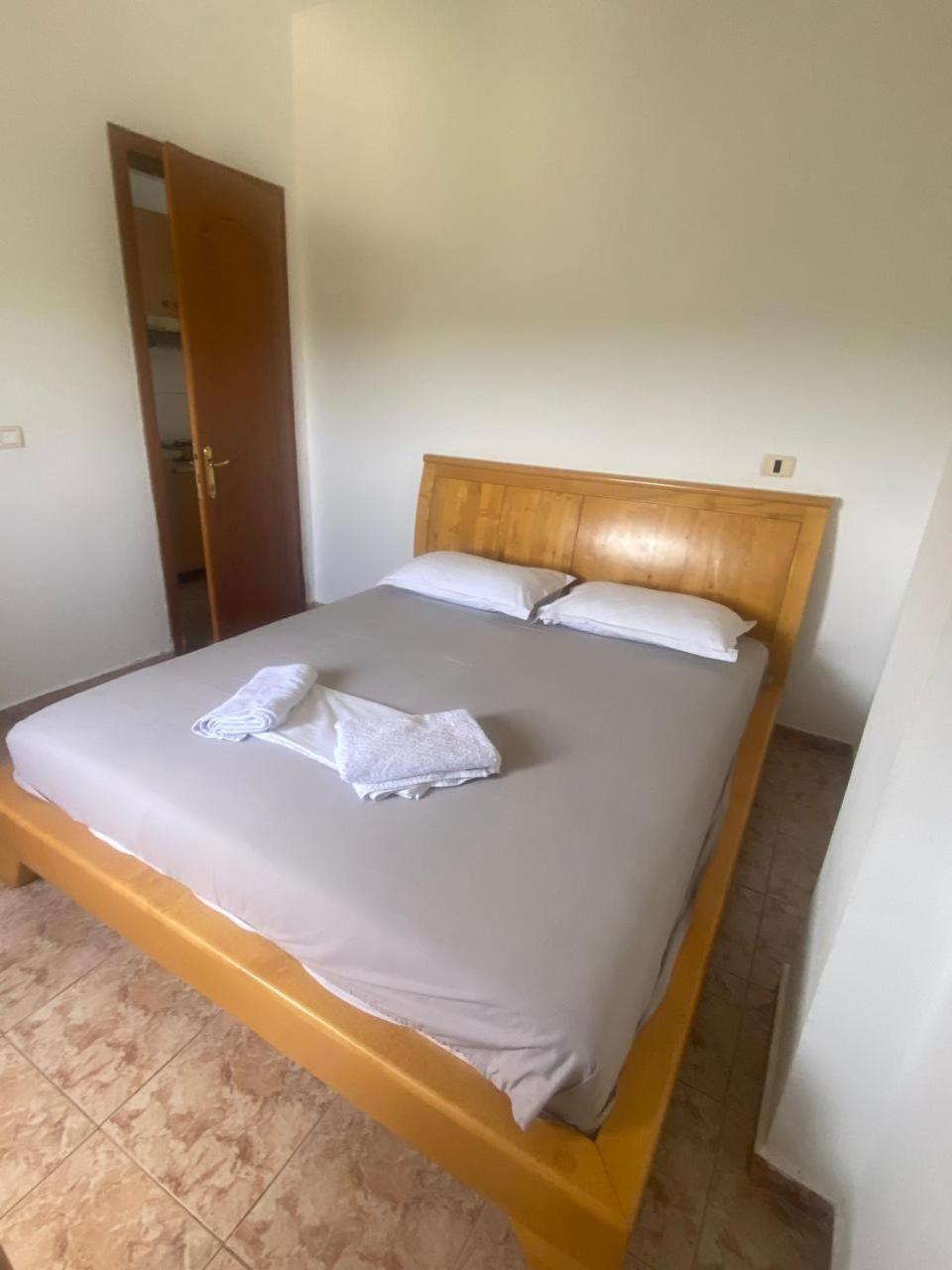 Irini'S Guesthouse 체파로 외부 사진