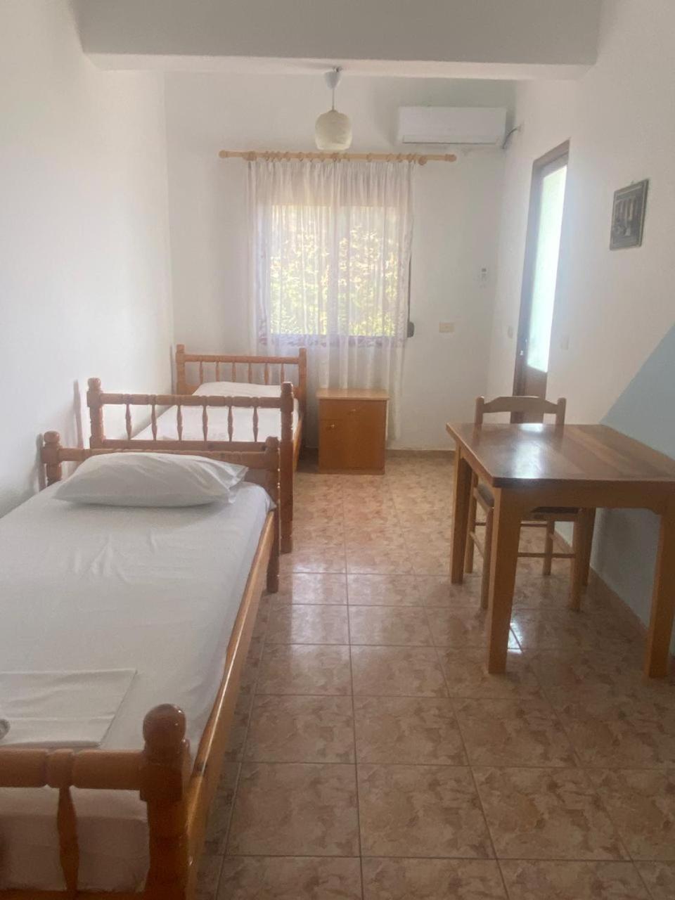 Irini'S Guesthouse 체파로 외부 사진
